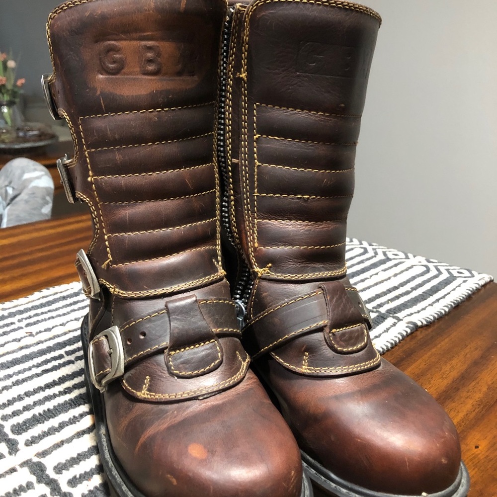 GBX leather boots